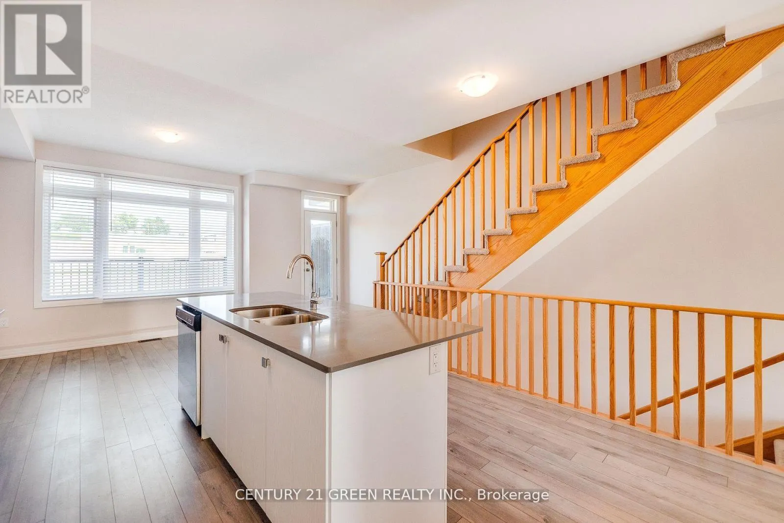 104 - 585 COLBORNE STREET
