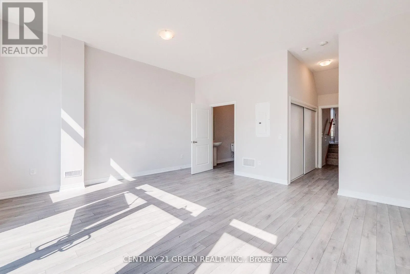 104 - 585 COLBORNE STREET
