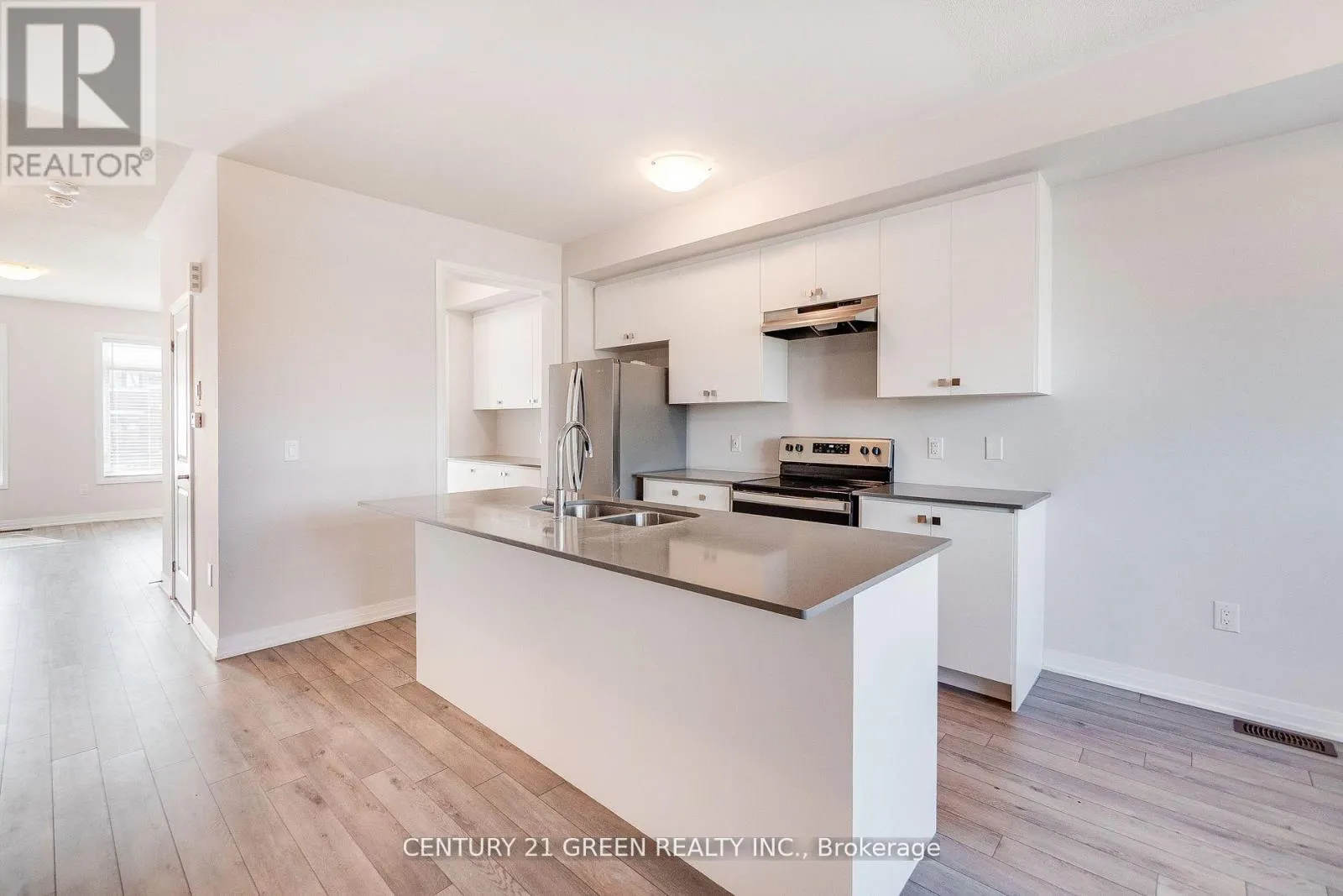 104 - 585 COLBORNE STREET