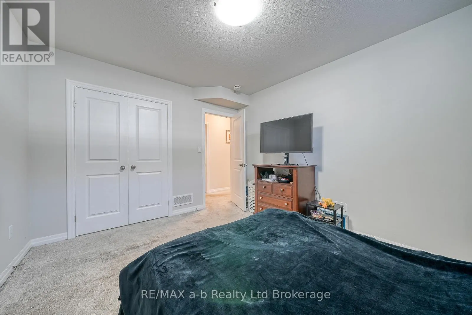 37 LOWRIE CRESCENT