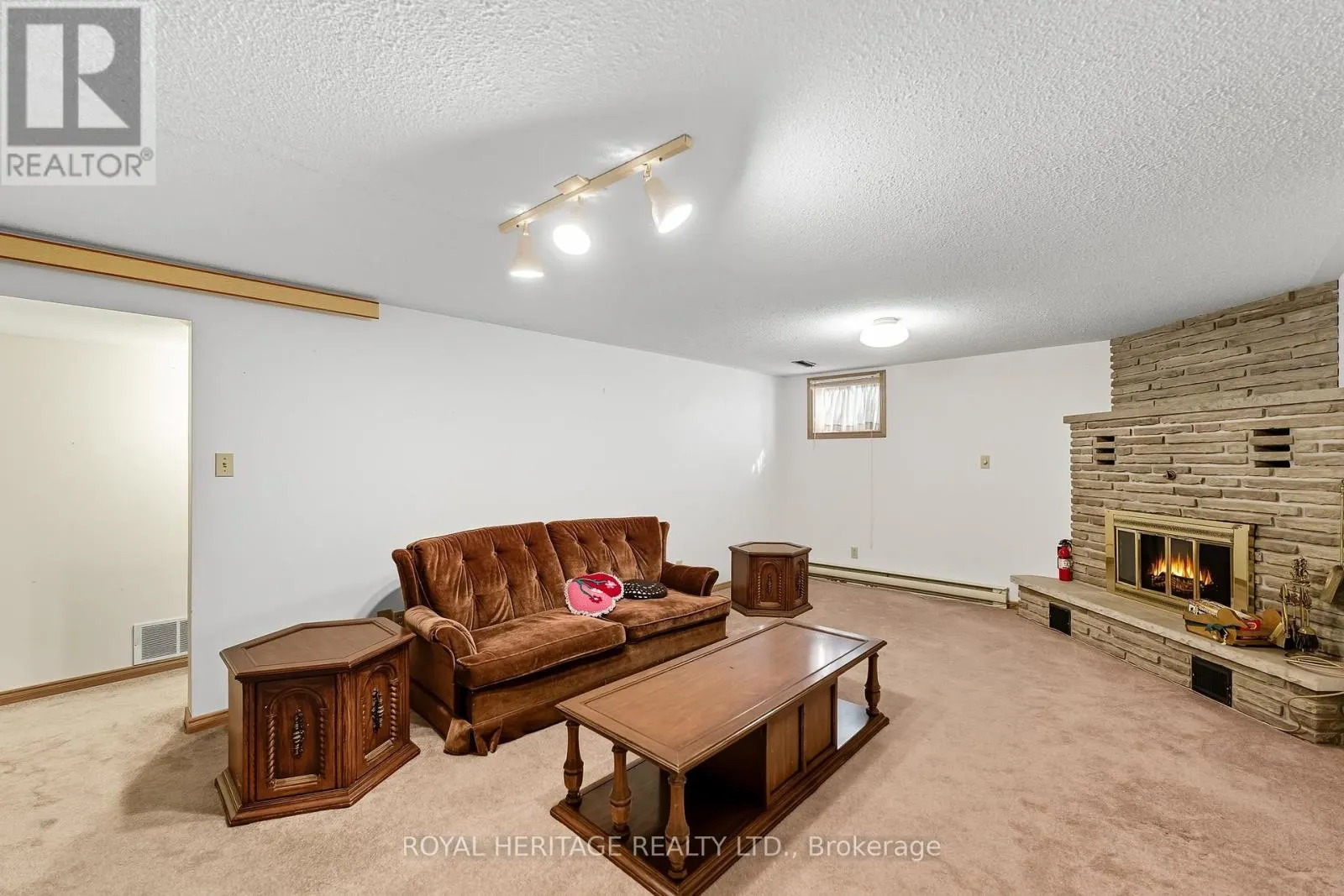24 BUTLER STREET W