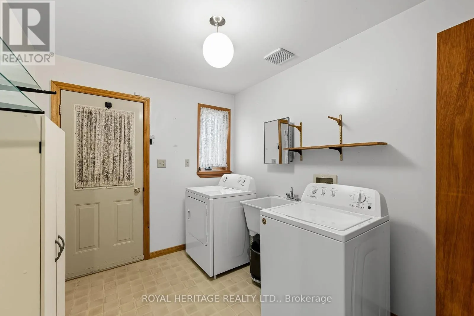 24 BUTLER STREET W