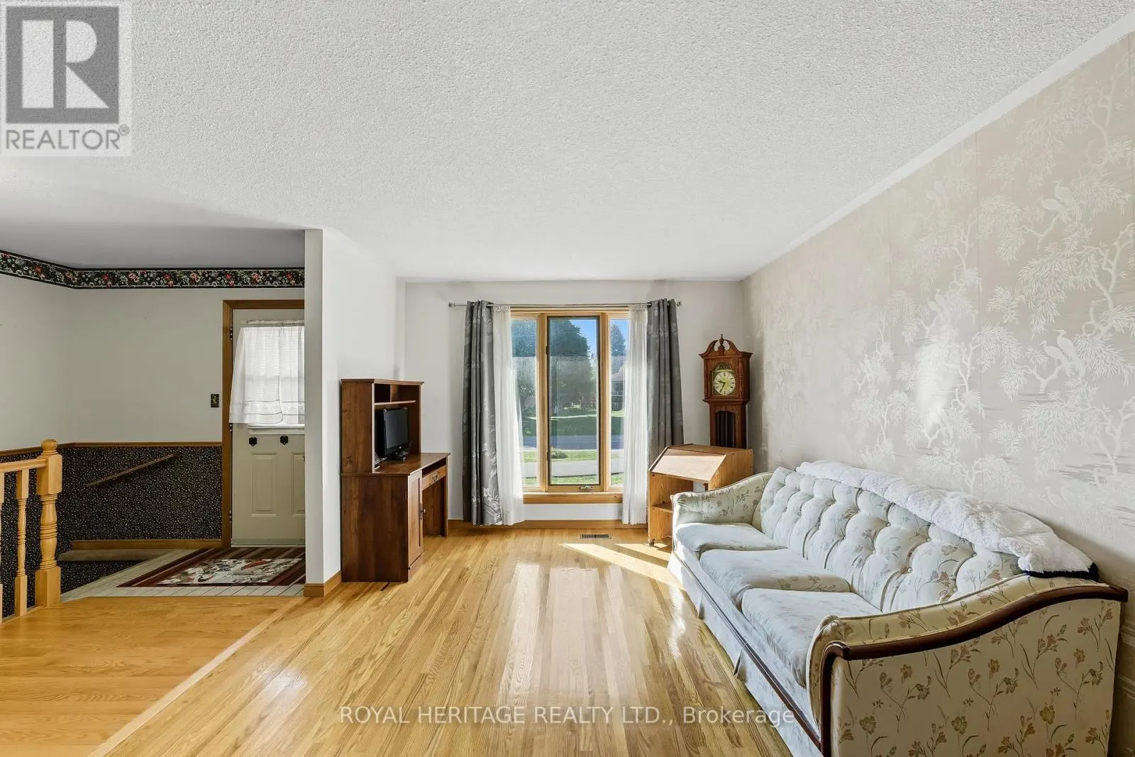 24 BUTLER STREET W