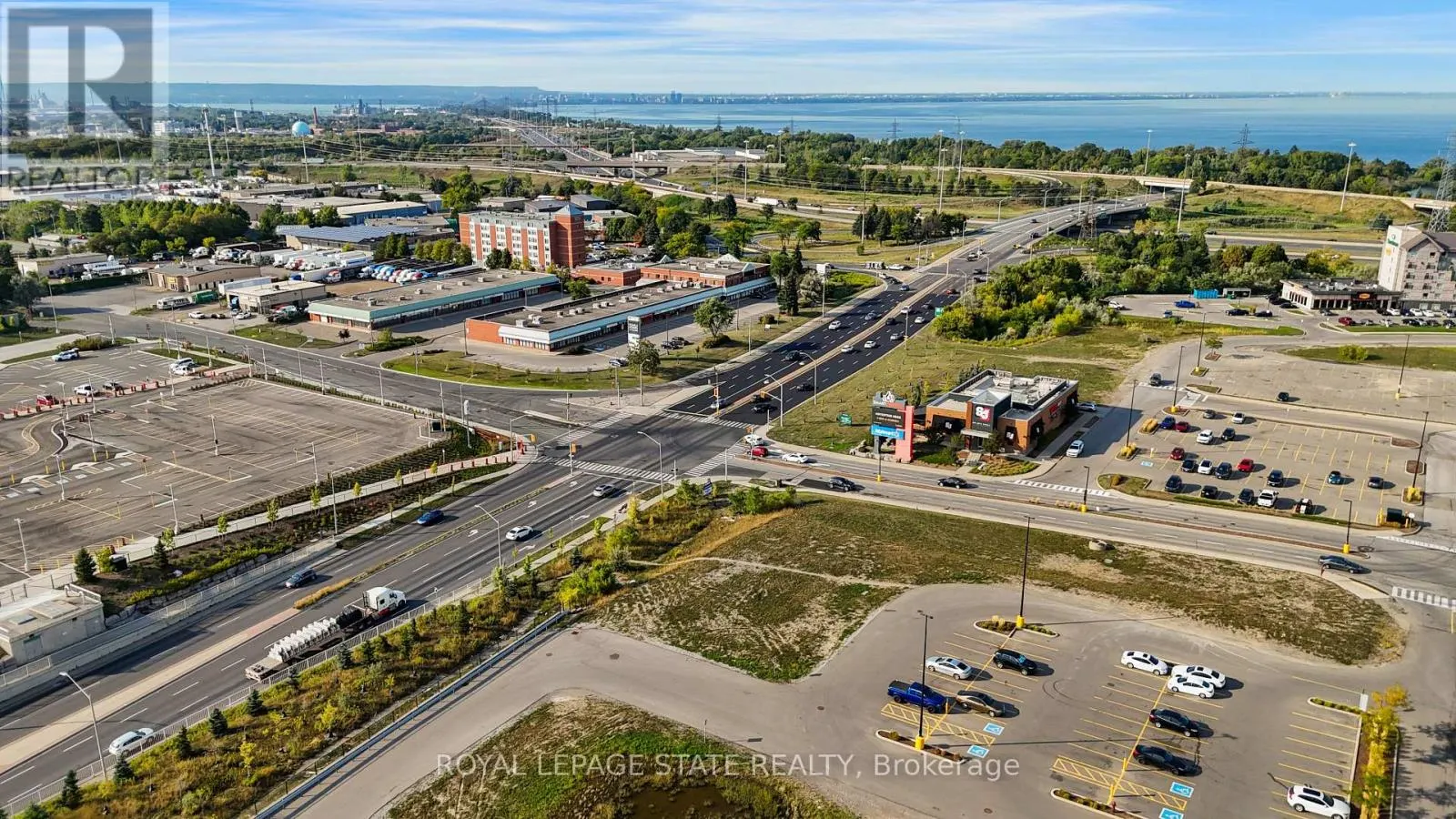 23 CENTENNIAL PARKWAY S