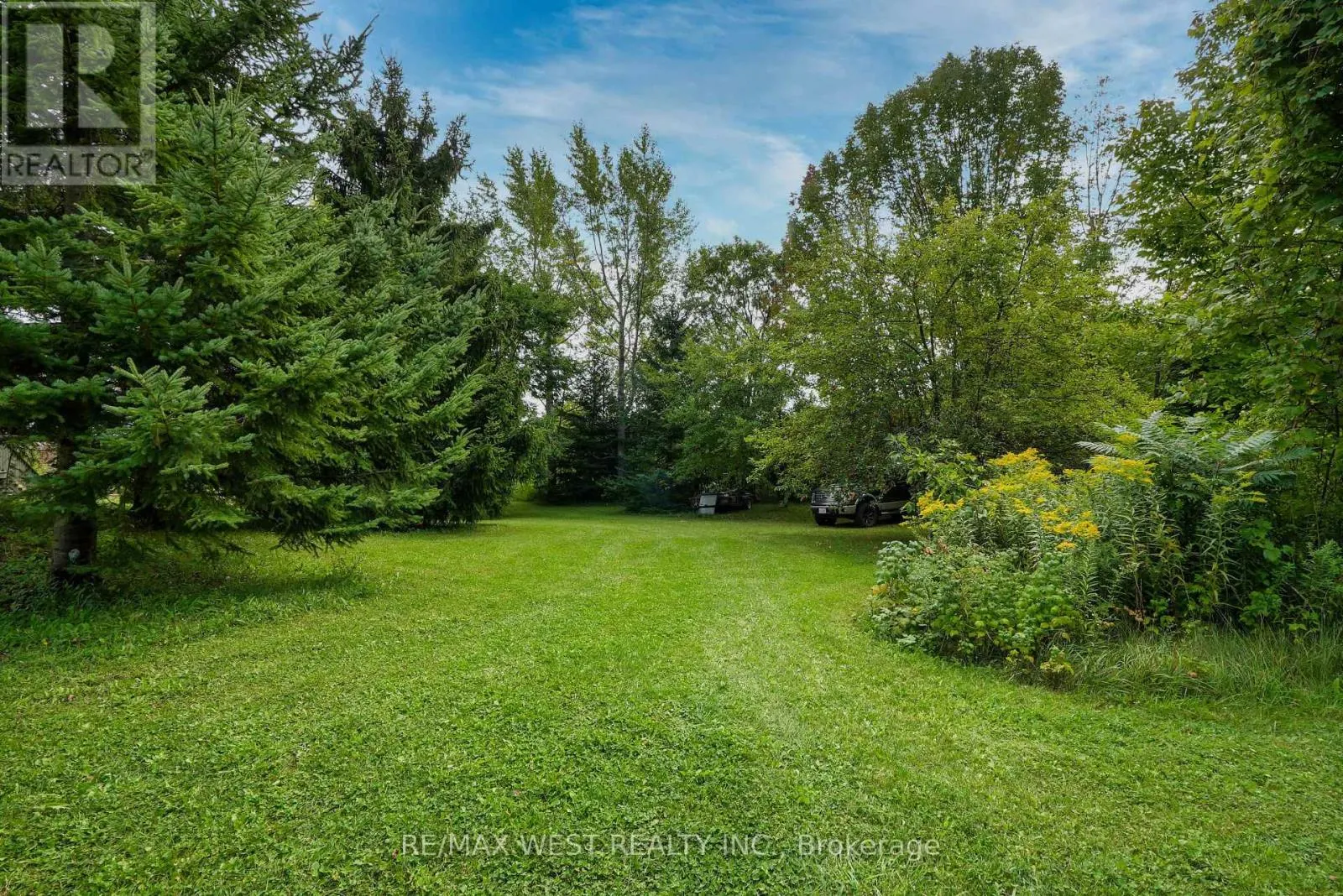 143 CAPTAIN'S COURT