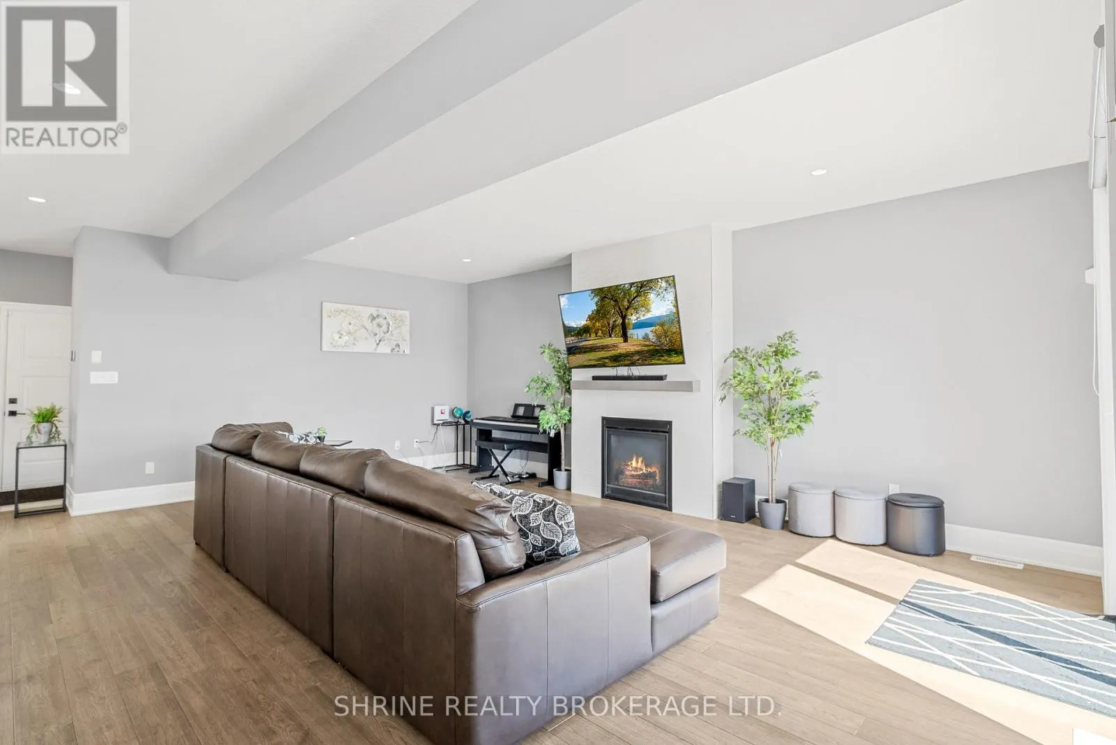 957 HOLTBY COURT