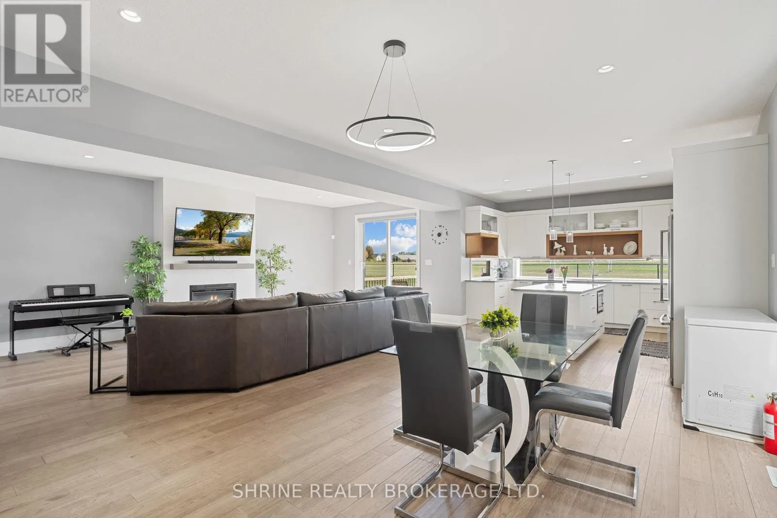 957 HOLTBY COURT