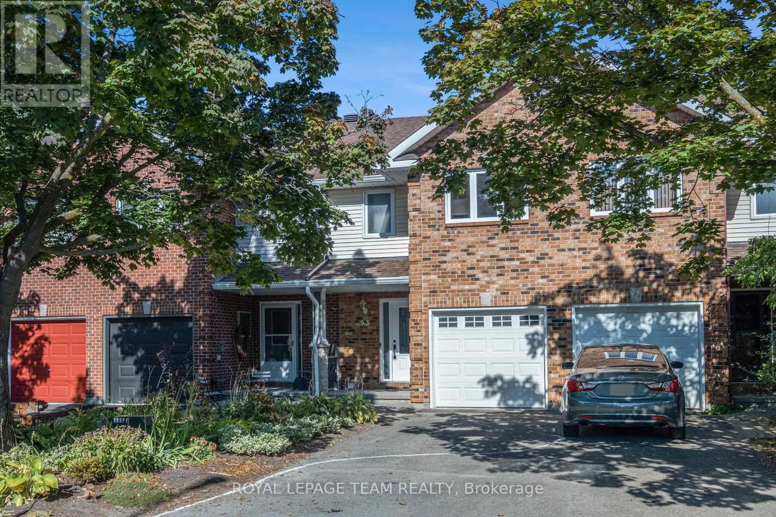 93 ROYAL OAK COURT