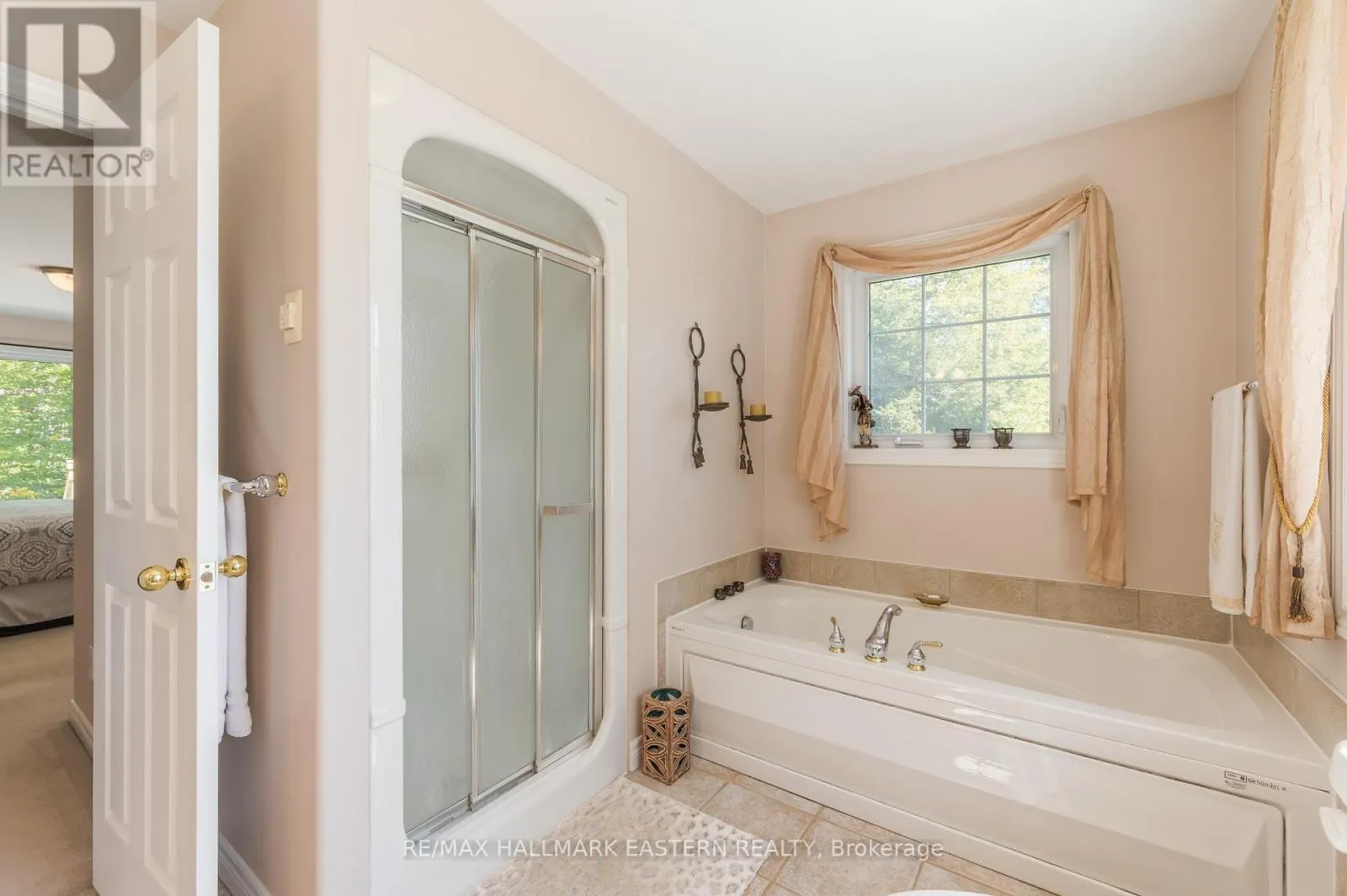 27 WOODLAND TRAIL