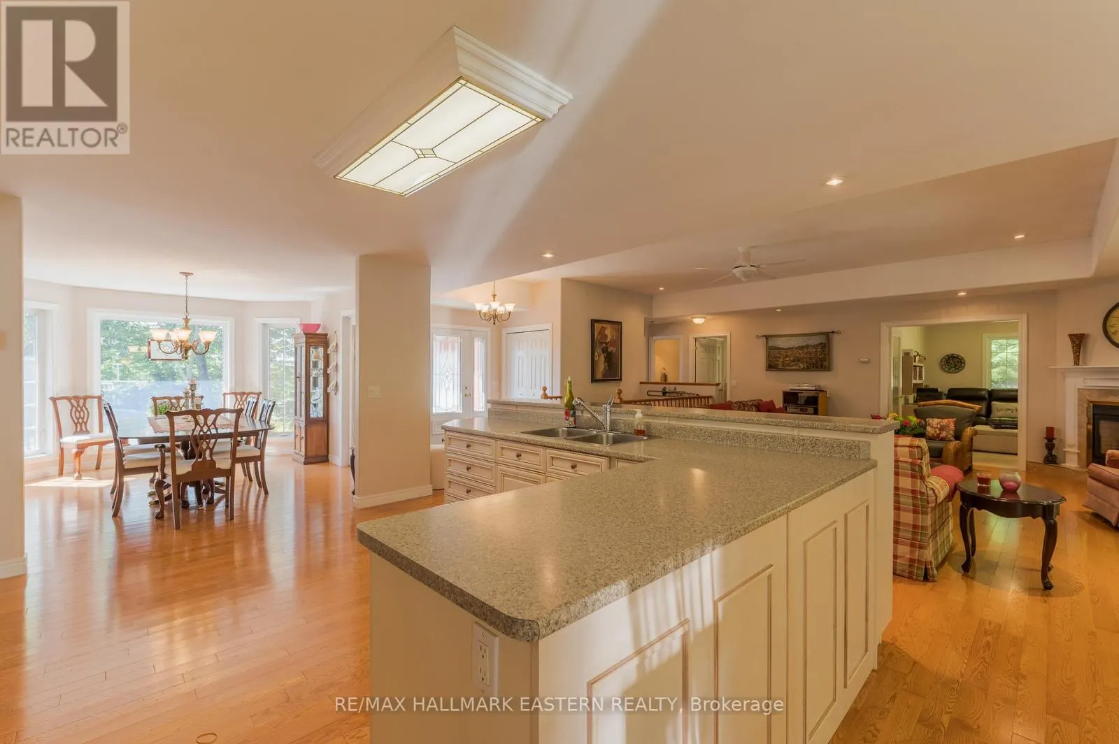 27 WOODLAND TRAIL