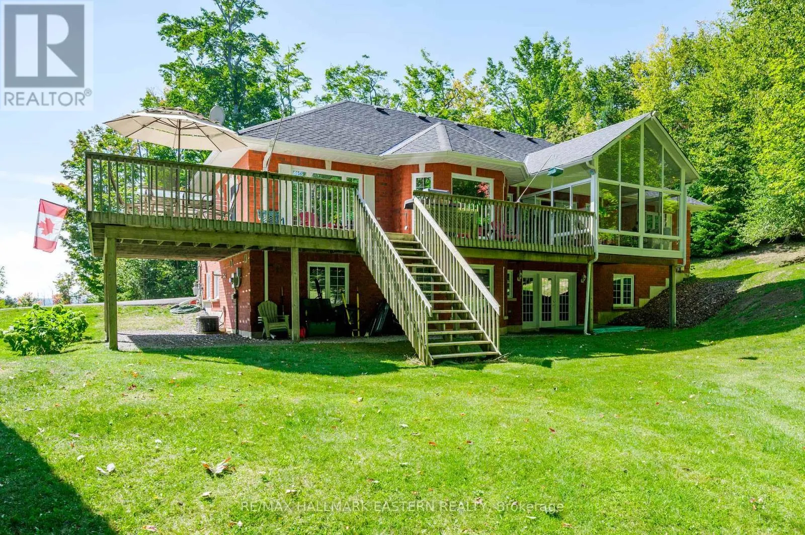 27 WOODLAND TRAIL