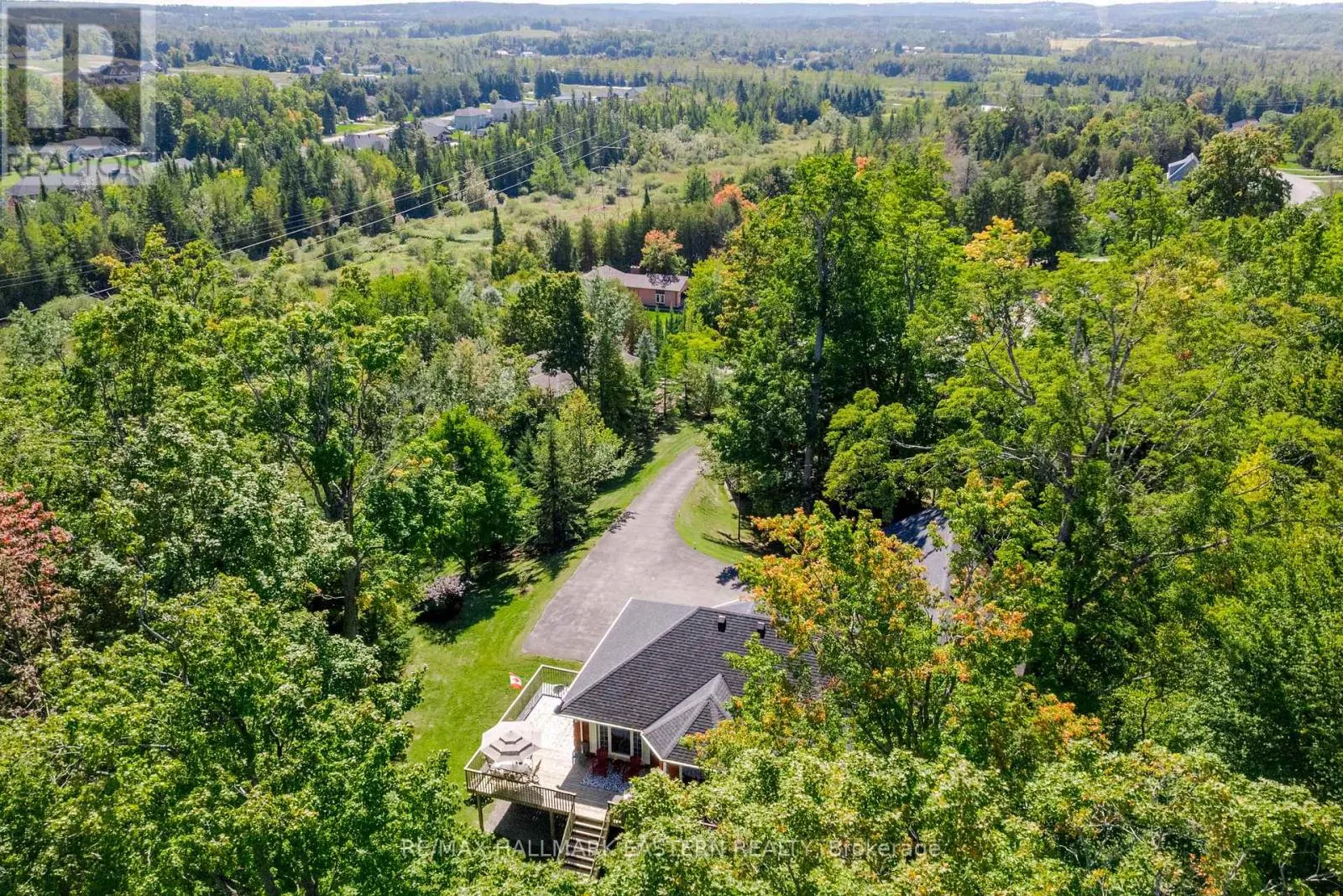 27 WOODLAND TRAIL