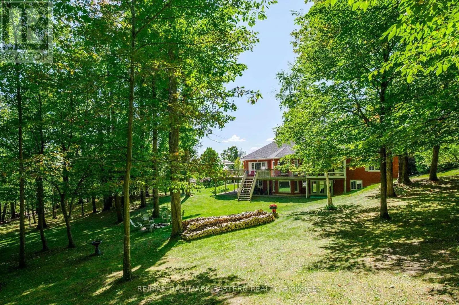 27 WOODLAND TRAIL
