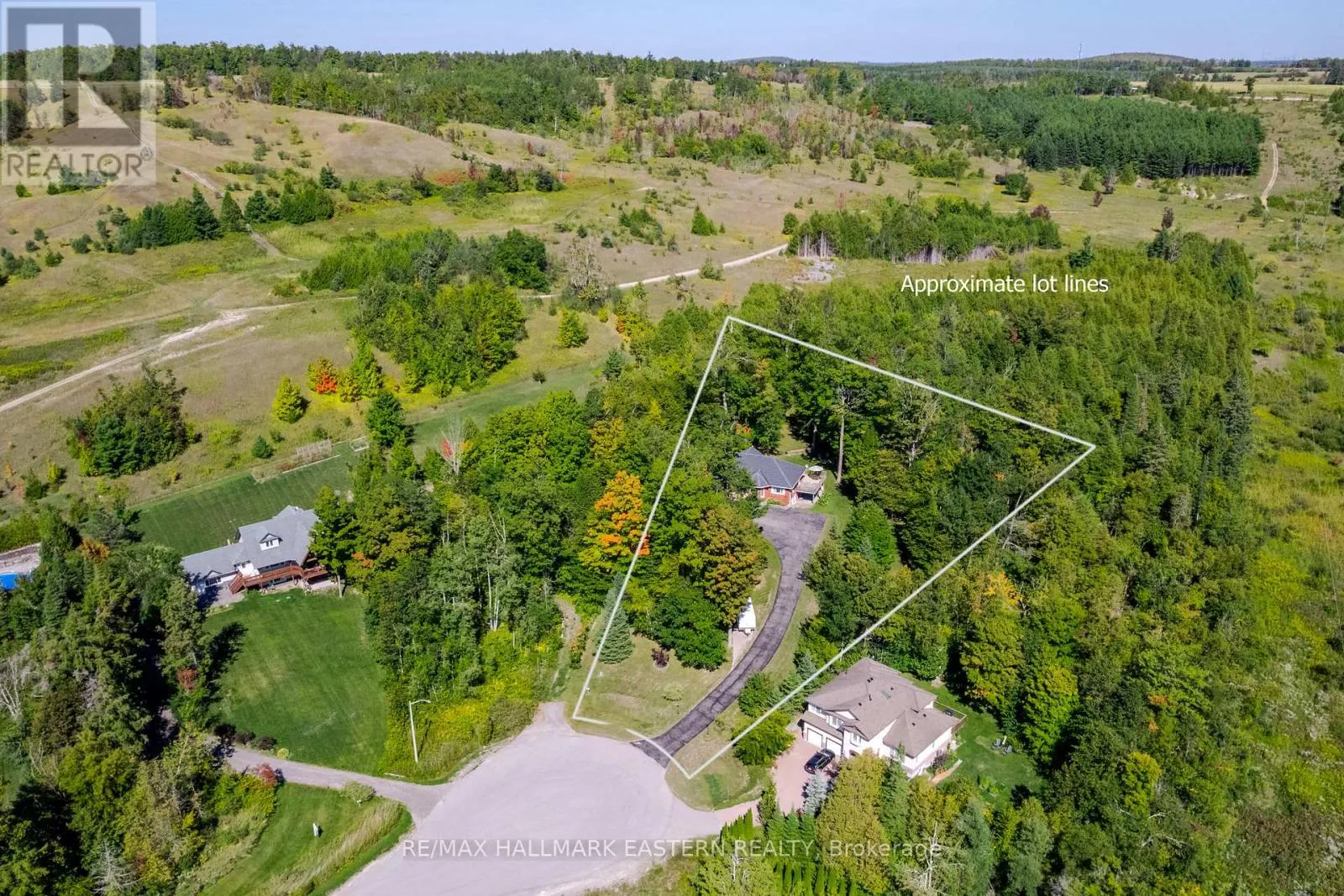 27 WOODLAND TRAIL