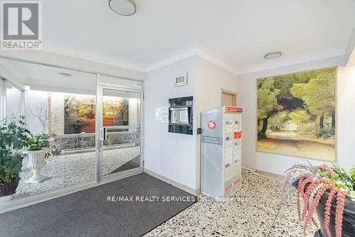 203 - 11 WOODMAN DRIVE S
