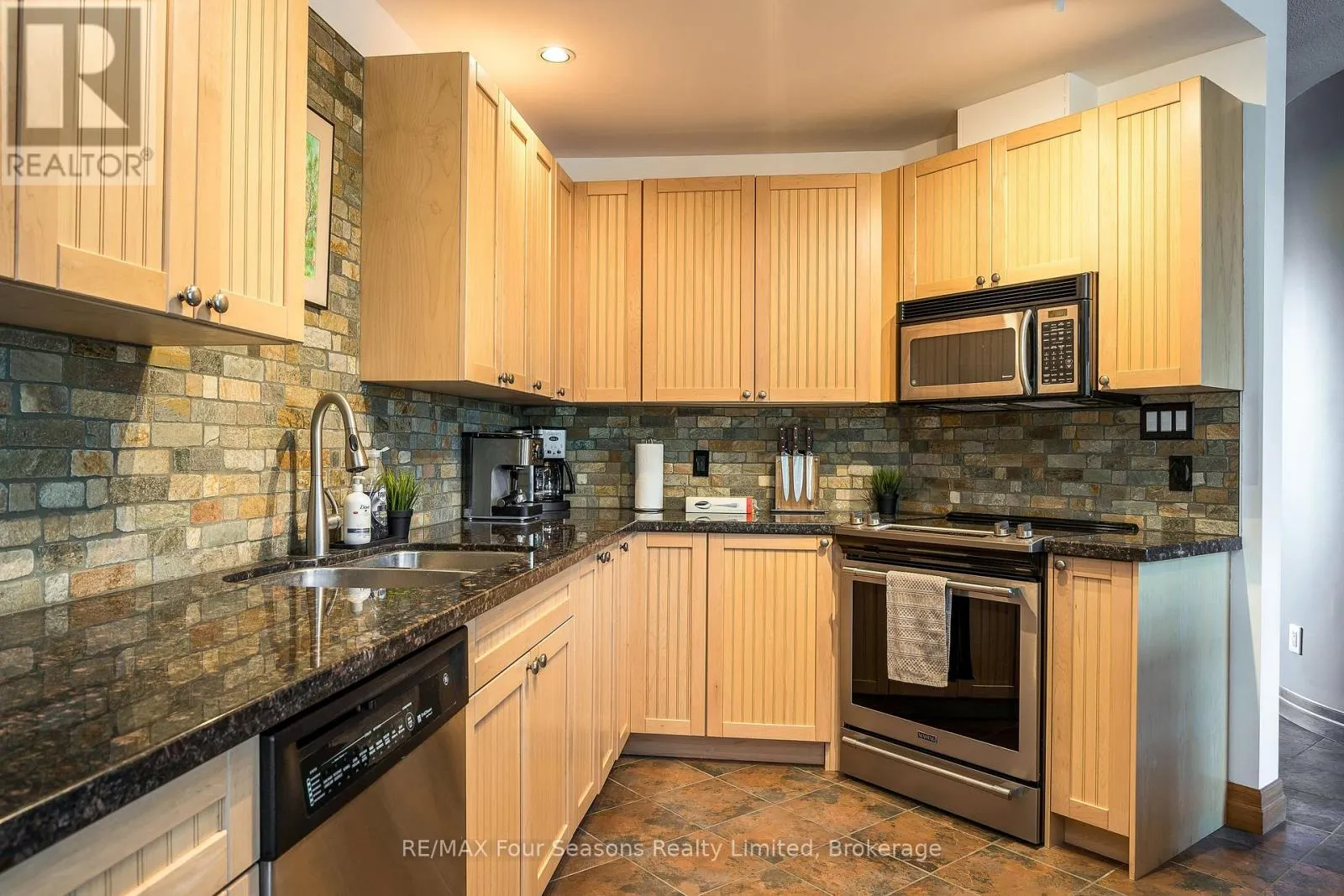 12 - 224 BLUESKI GEORGE CRESCENT, #12