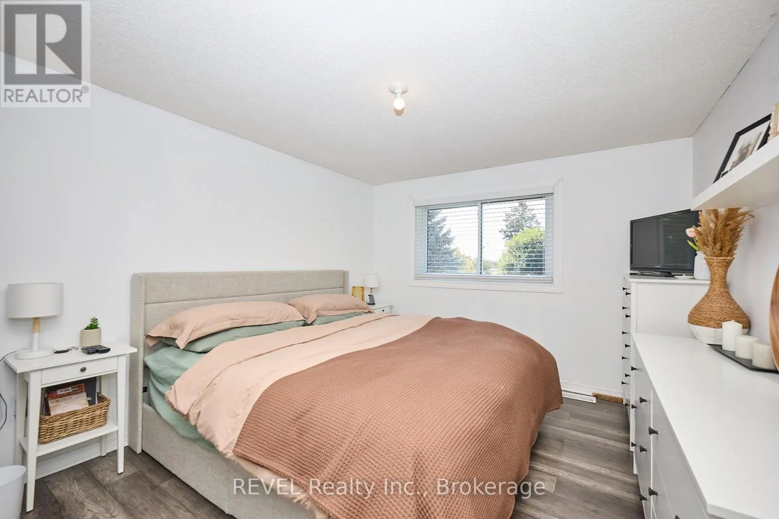 35 ROMY CRESCENT