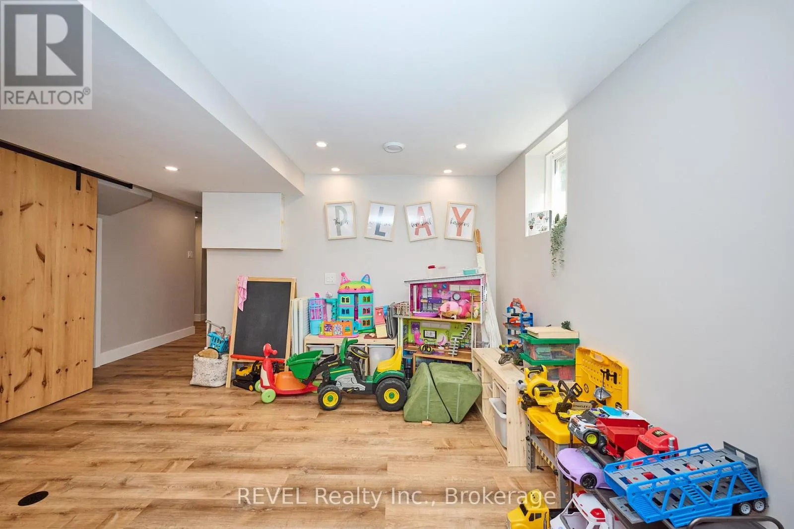 35 ROMY CRESCENT