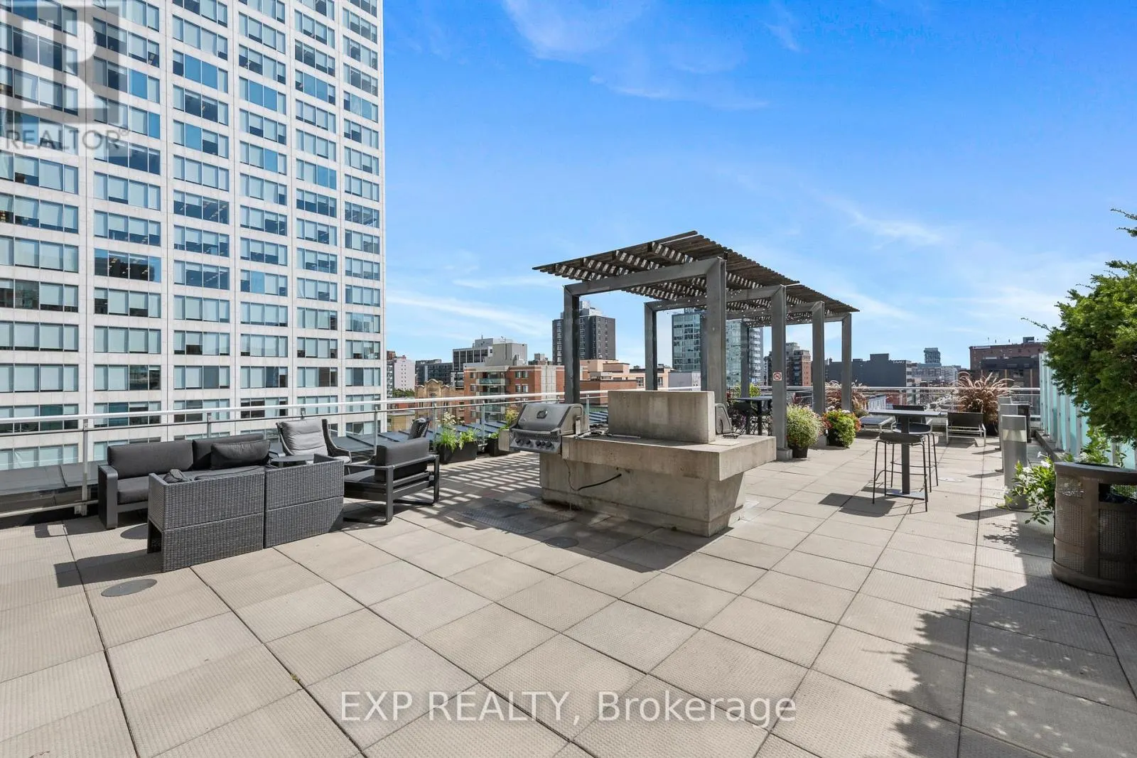 2309 - 324 LAURIER AVENUE W