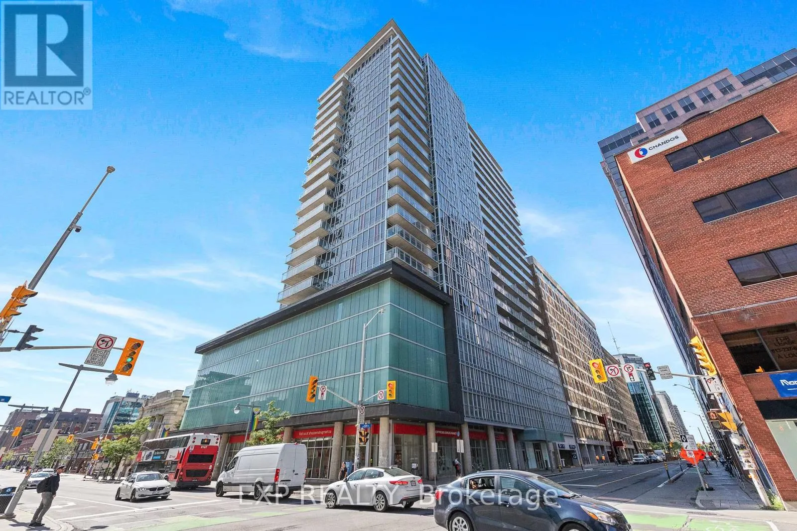 2309 - 324 LAURIER AVENUE W