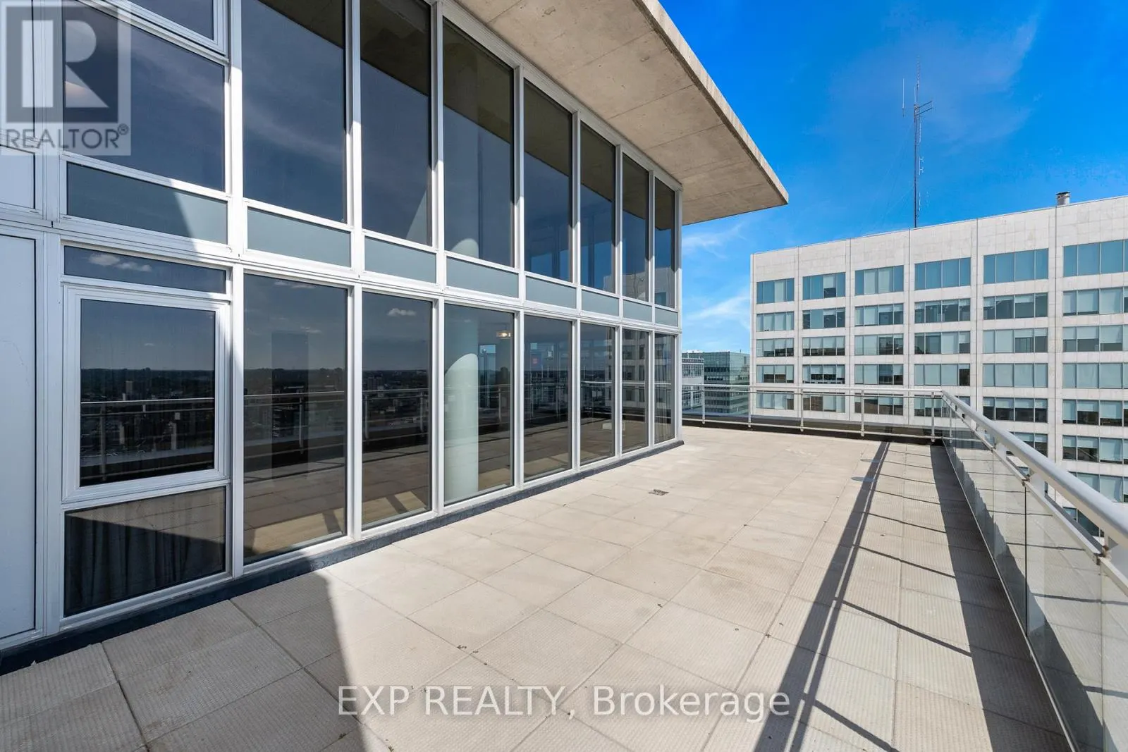 2309 - 324 LAURIER AVENUE W