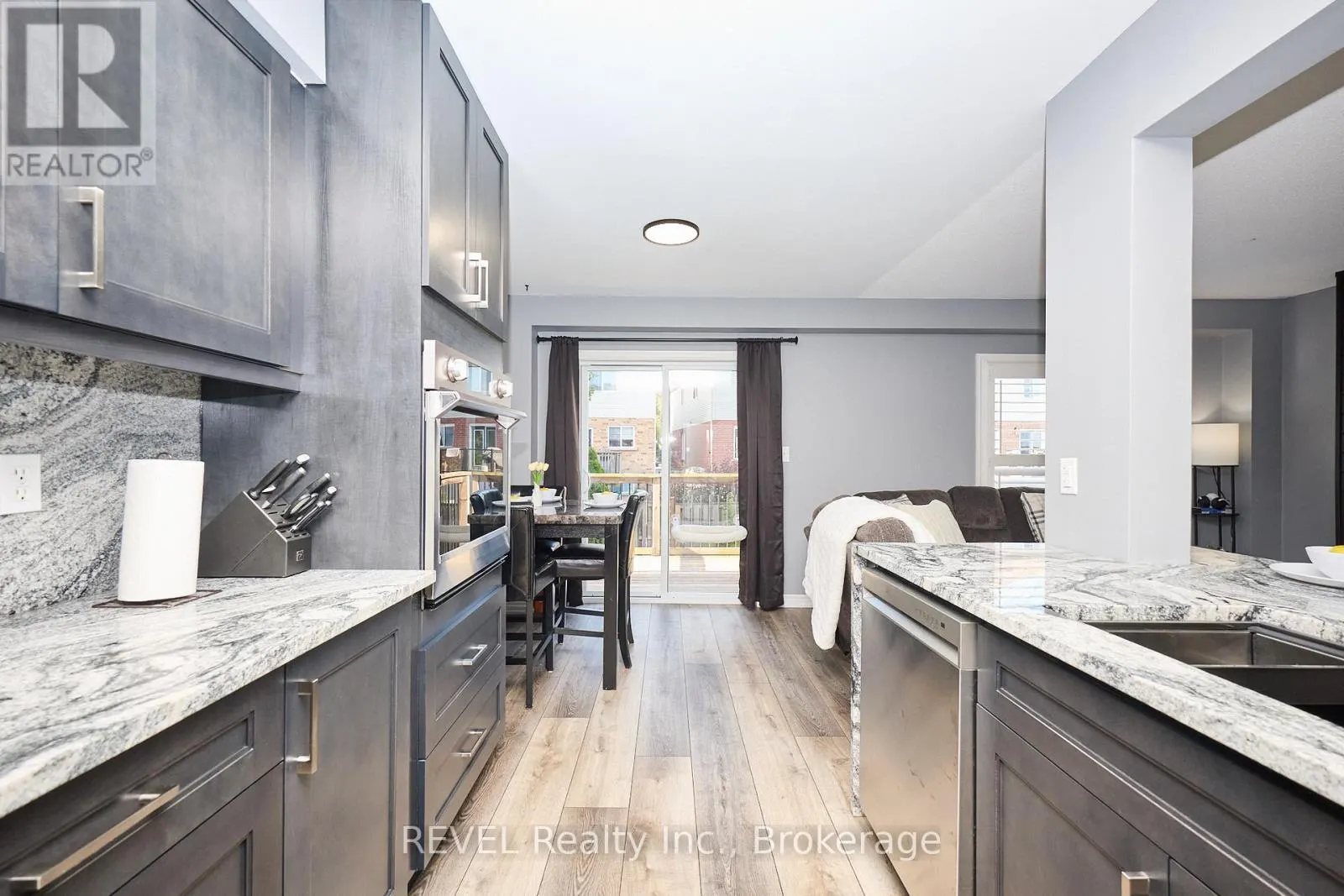 4 - 334 MAIN STREET E, #4