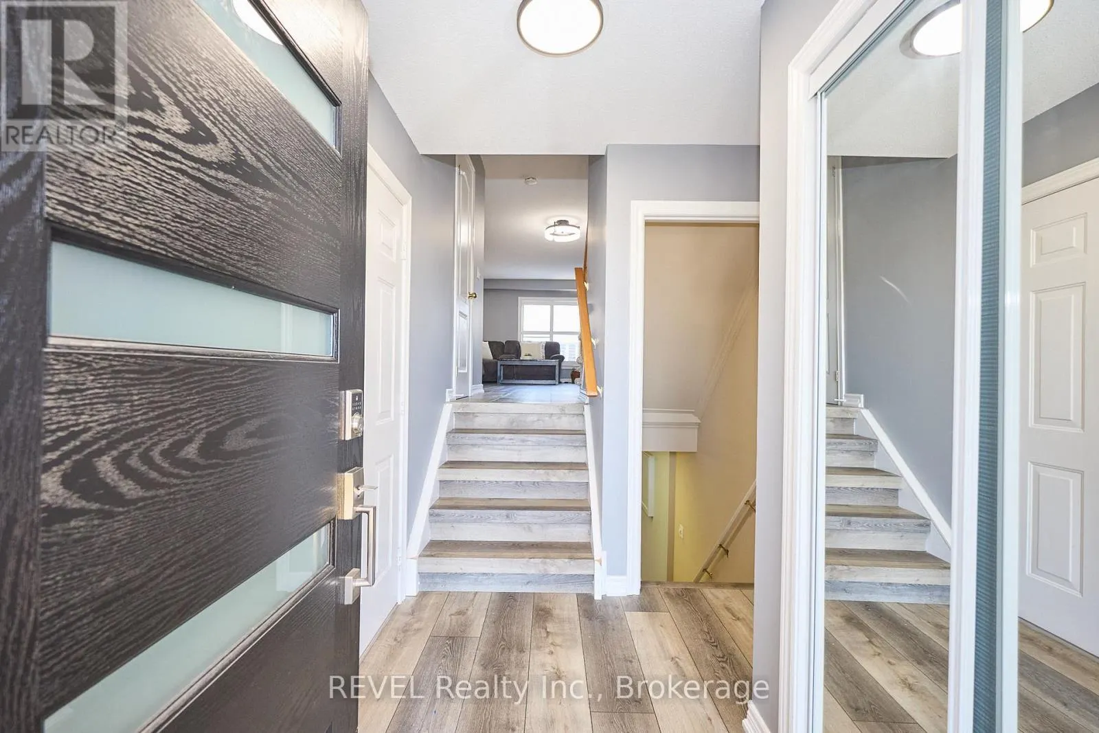 4 - 334 MAIN STREET E, #4