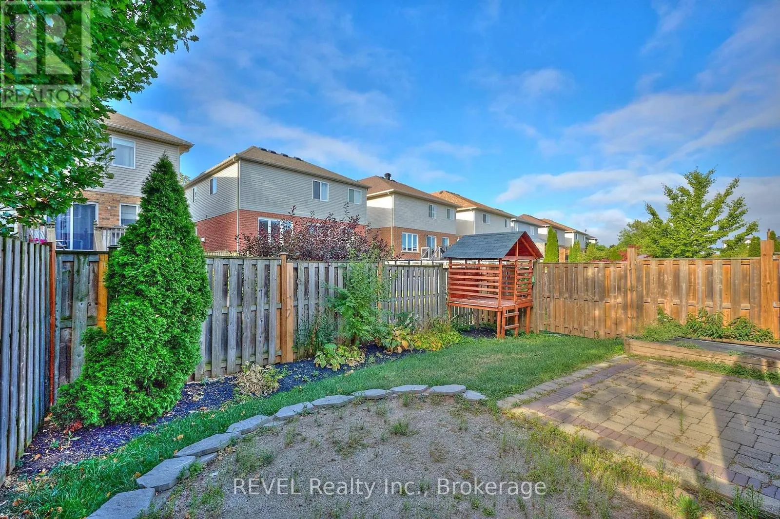 4 - 334 MAIN STREET E, #4