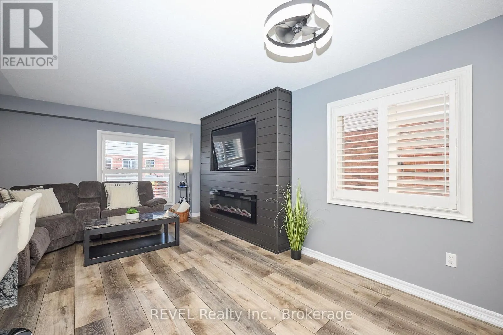 4 - 334 MAIN STREET E, #4