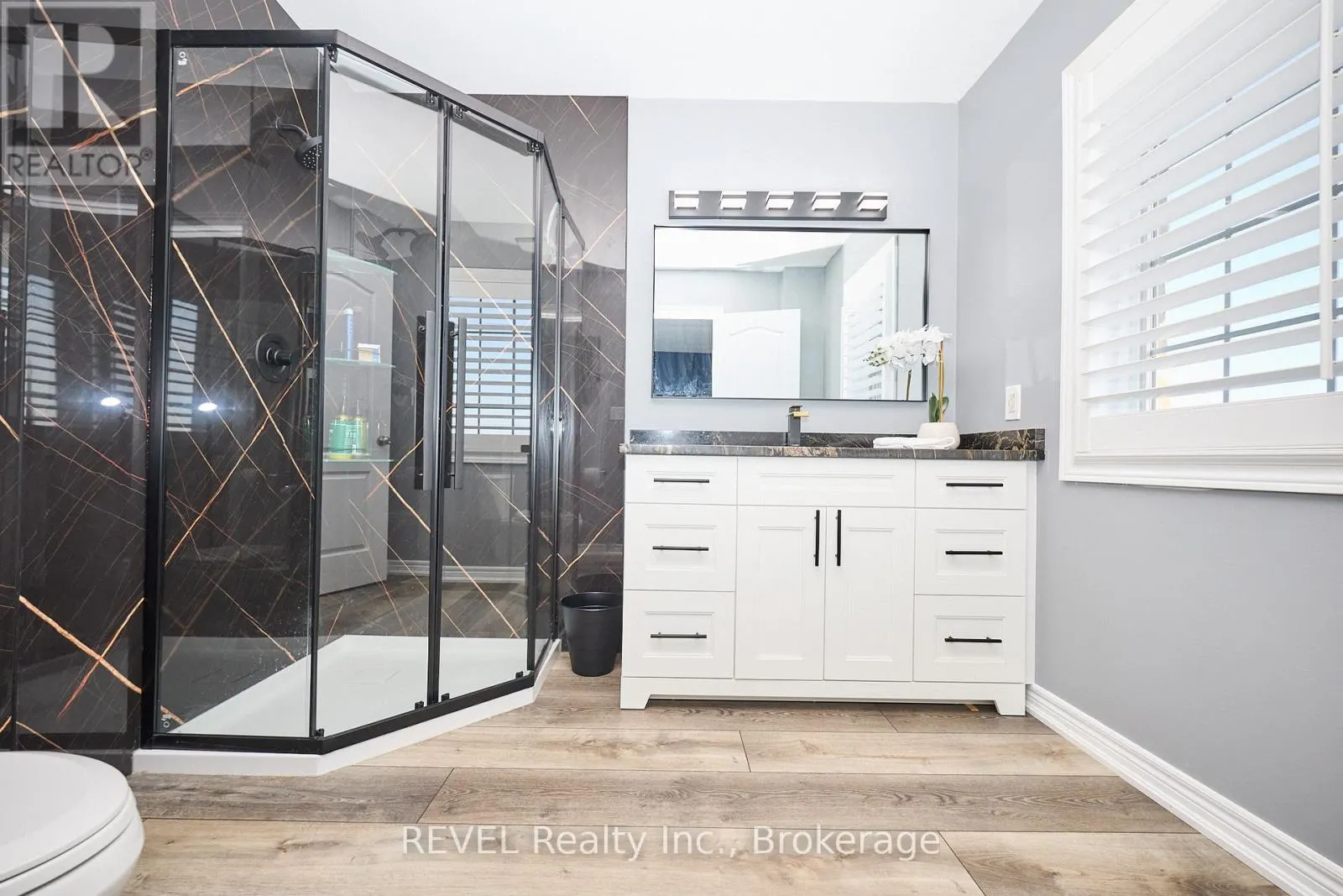 4 - 334 MAIN STREET E, #4