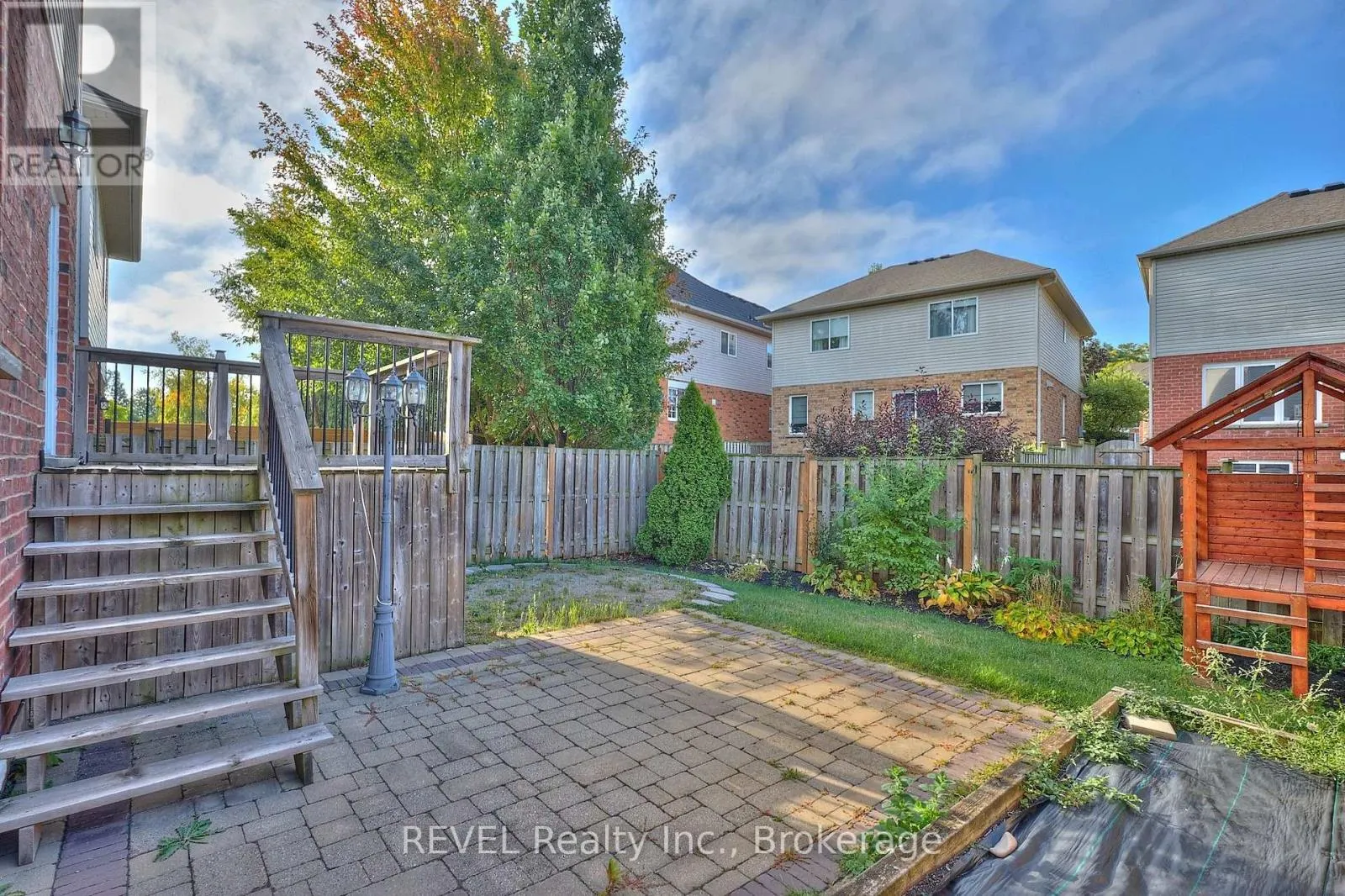 4 - 334 MAIN STREET E, #4