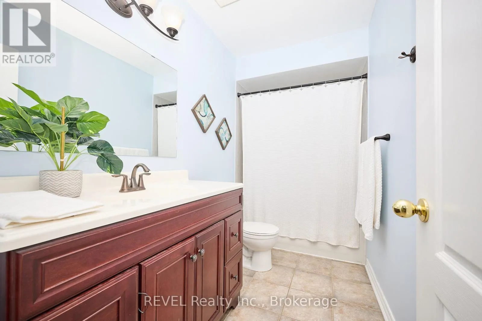 4 - 334 MAIN STREET E, #4
