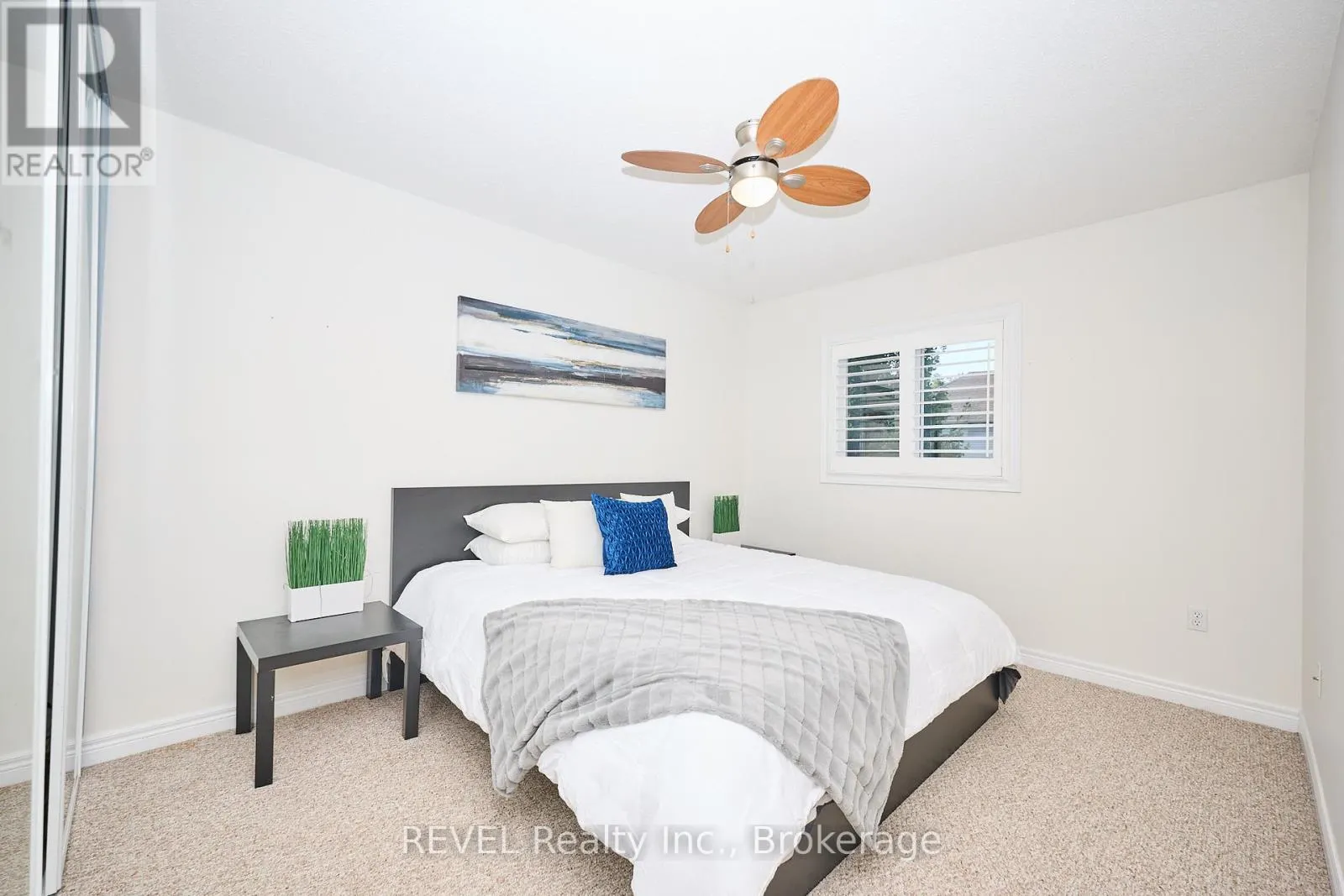 4 - 334 MAIN STREET E, #4