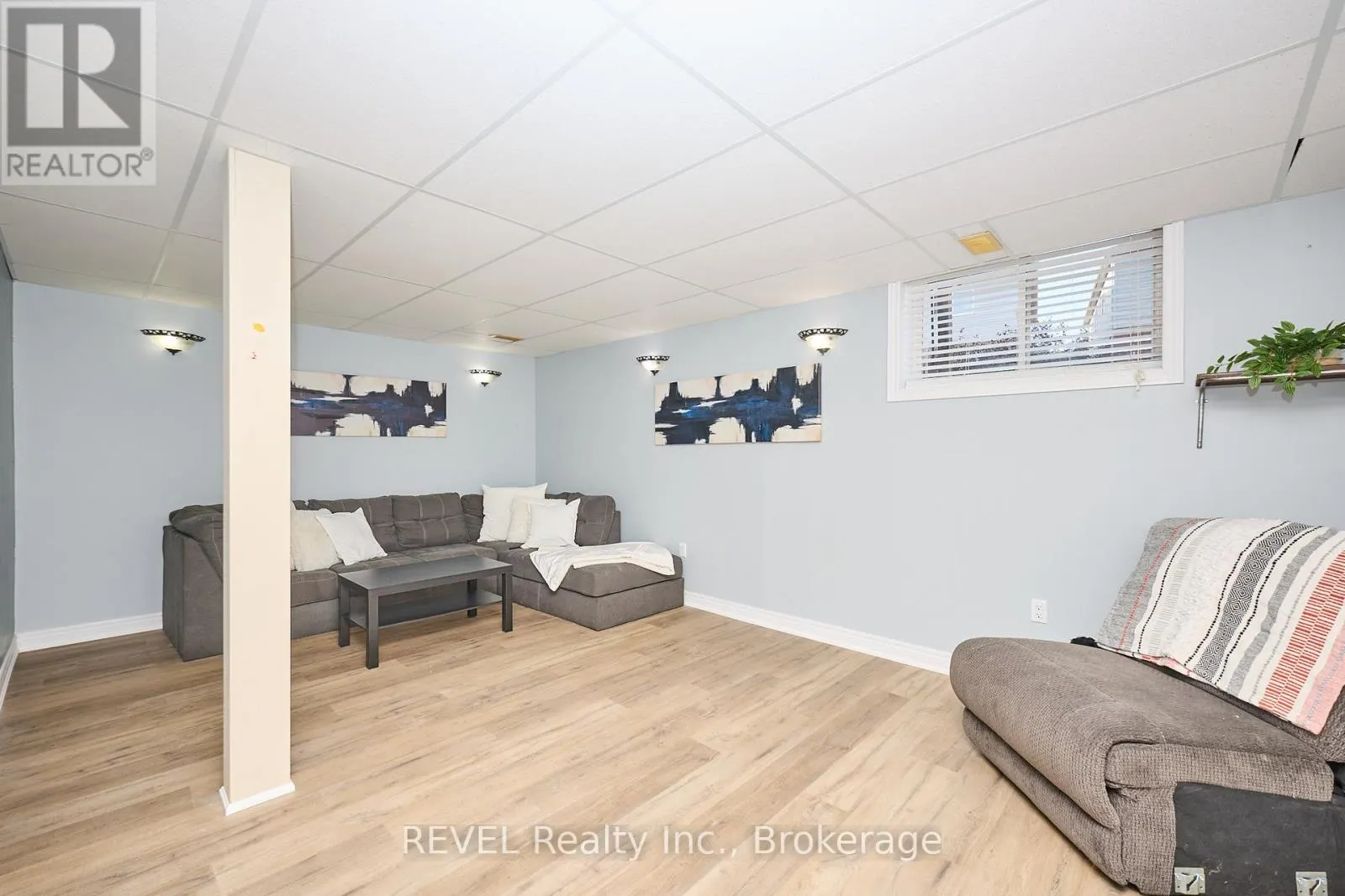 4 - 334 MAIN STREET E, #4