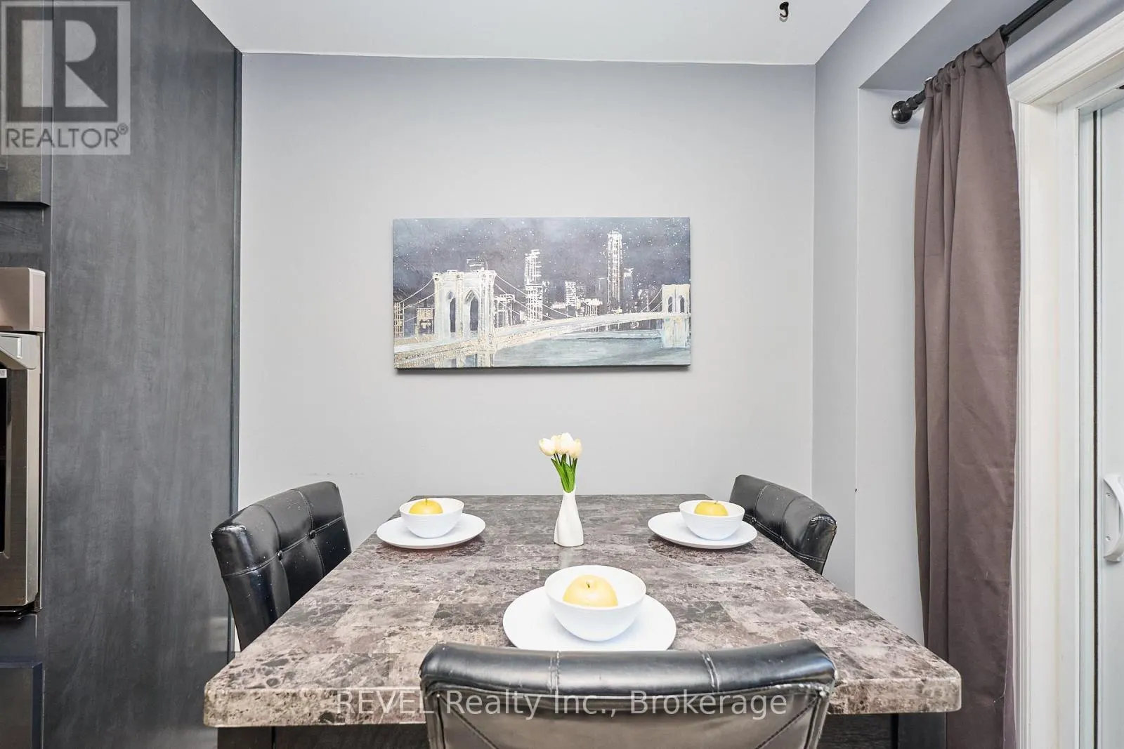 4 - 334 MAIN STREET E, #4