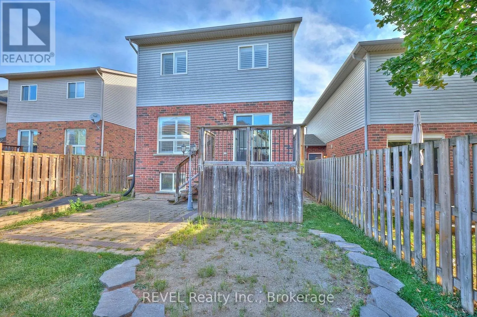 4 - 334 MAIN STREET E, #4