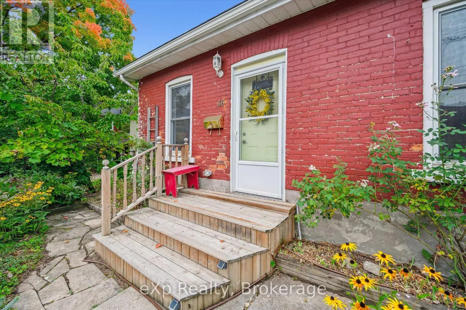 66 MANITOBA STREET