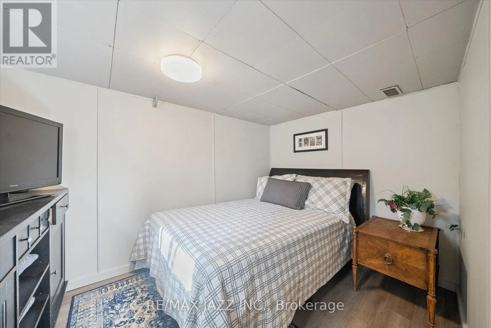9 HOPE STREET S