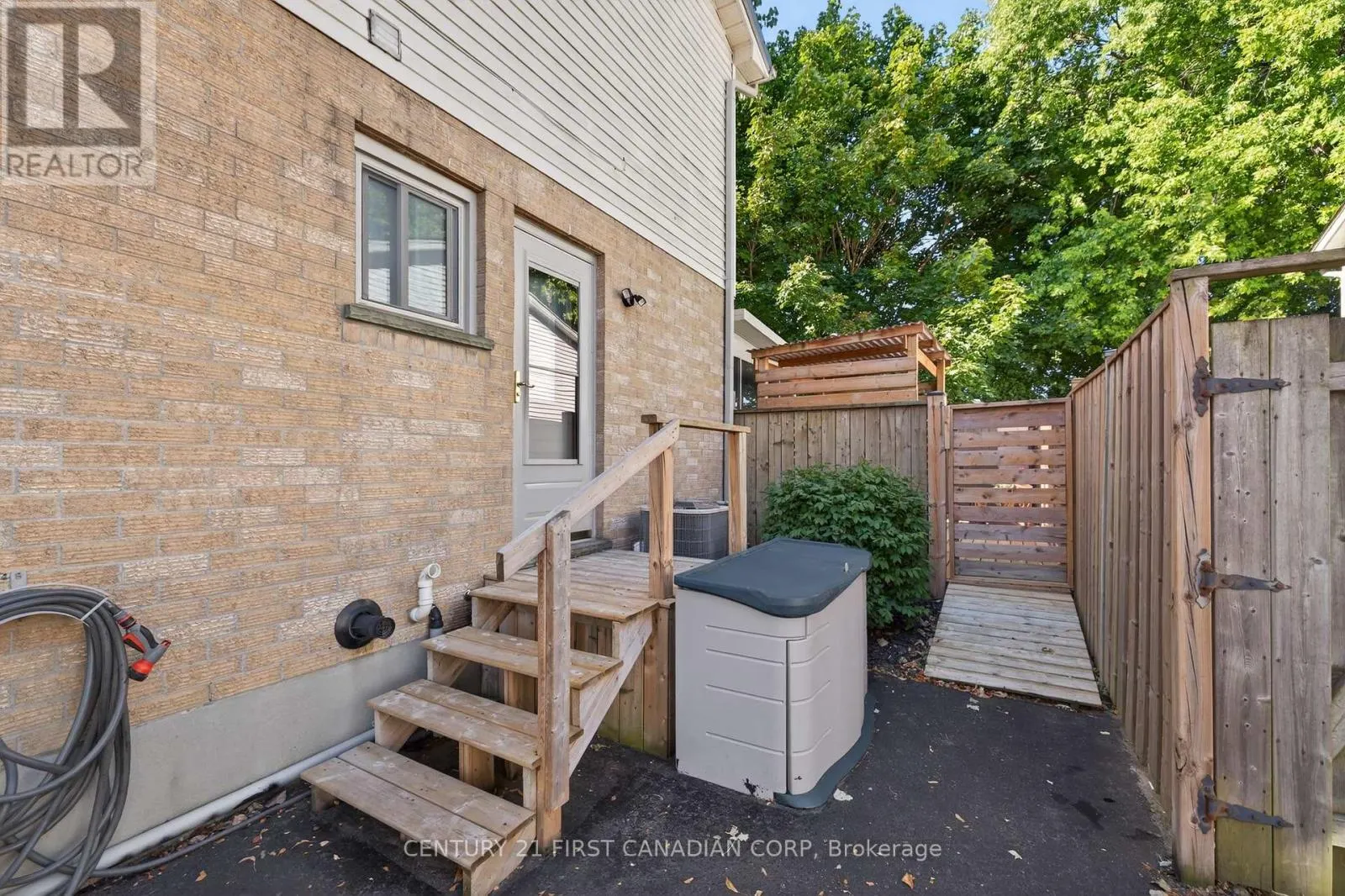 24 MOREAU CRESCENT