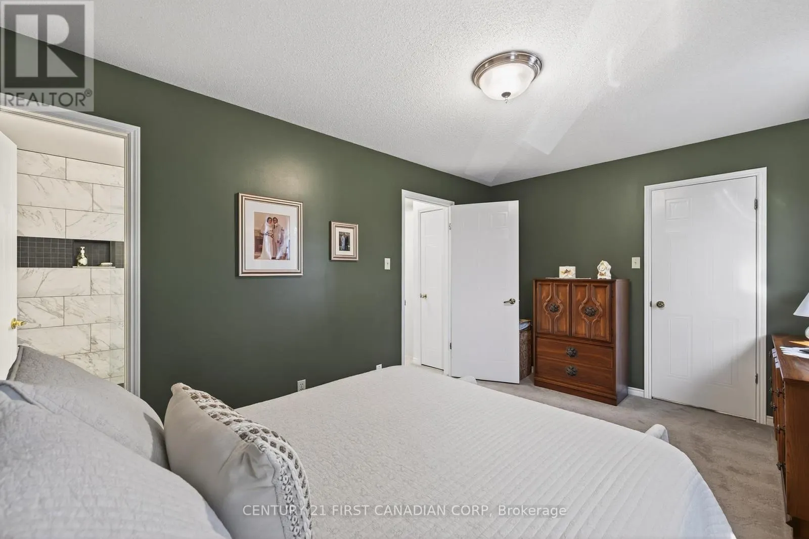 24 MOREAU CRESCENT