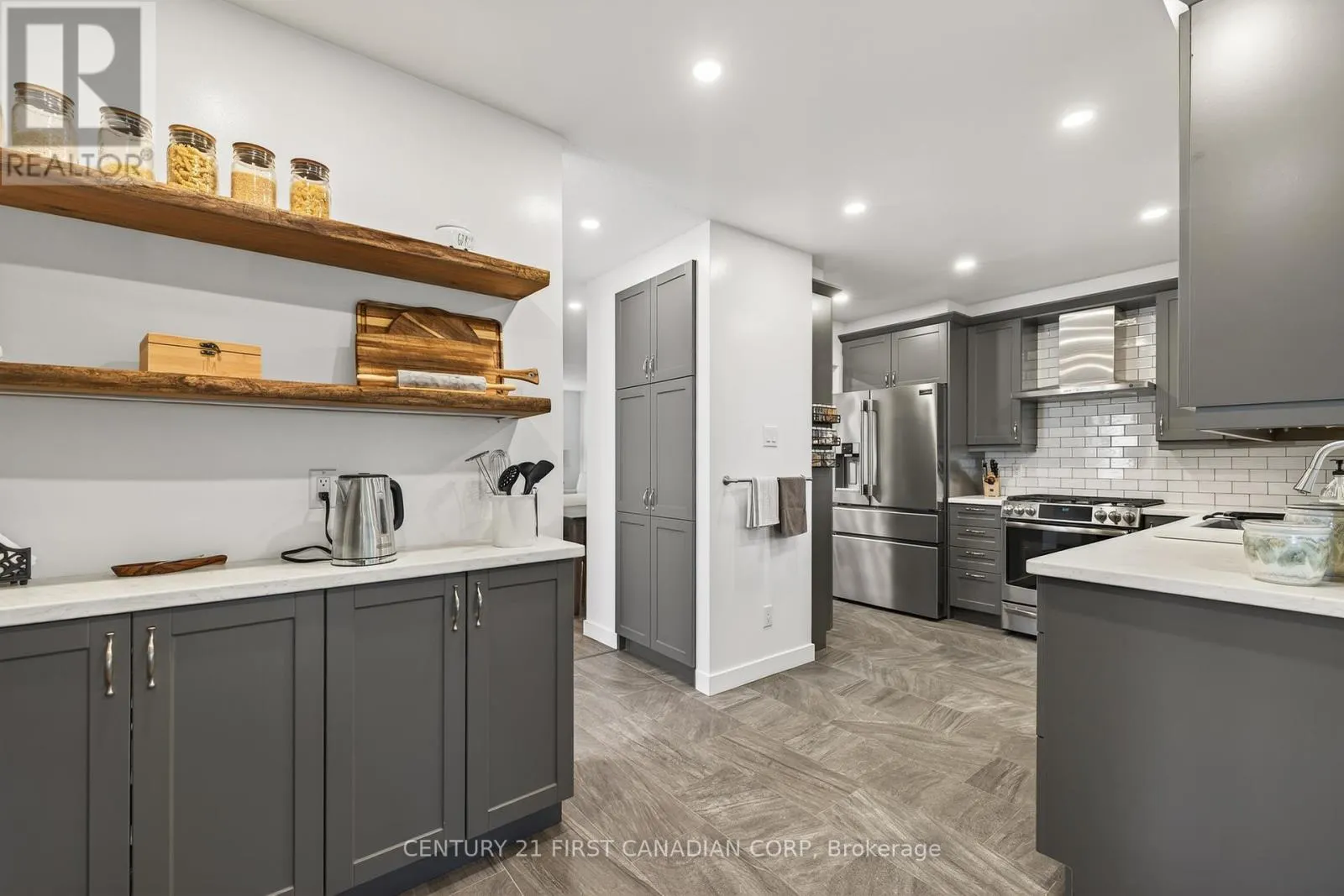 24 MOREAU CRESCENT
