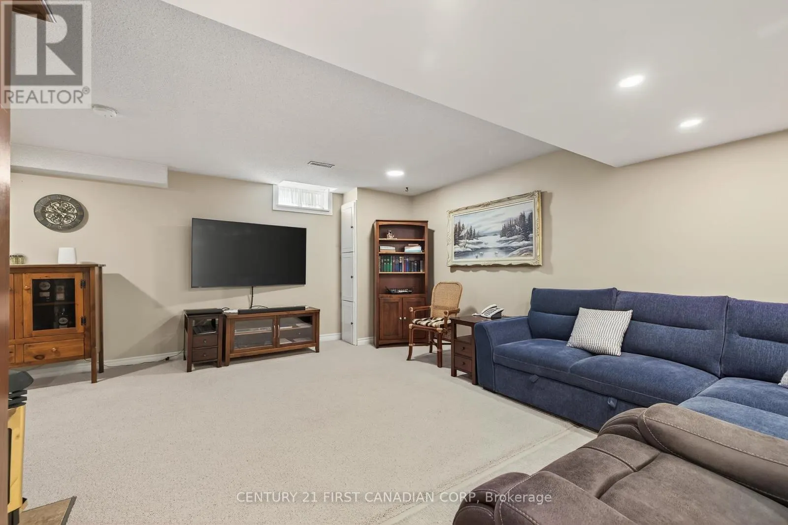 24 MOREAU CRESCENT