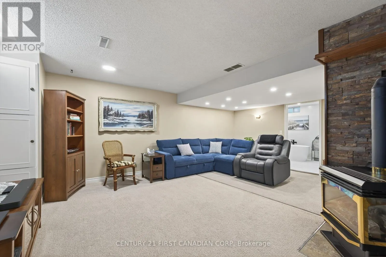 24 MOREAU CRESCENT