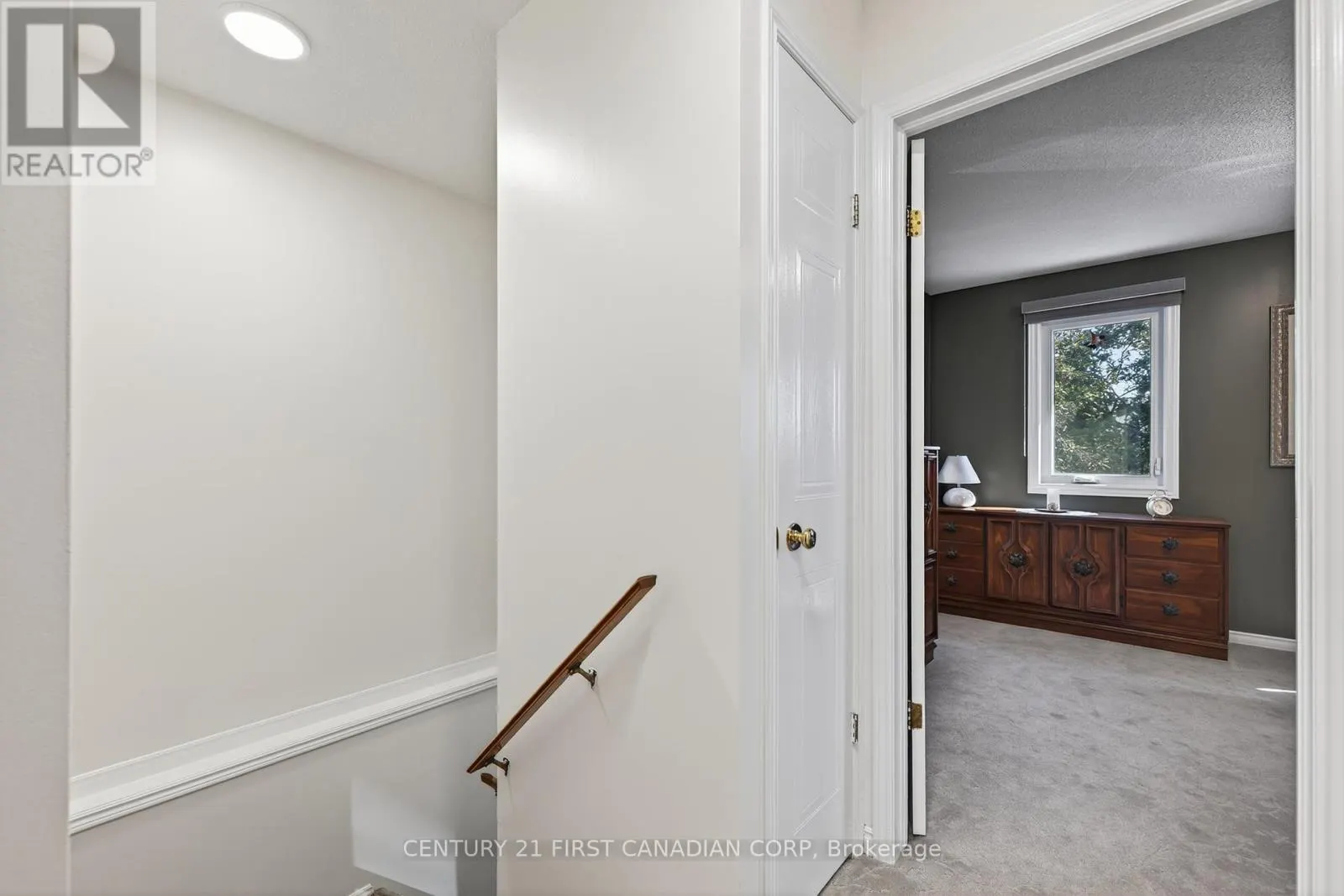 24 MOREAU CRESCENT