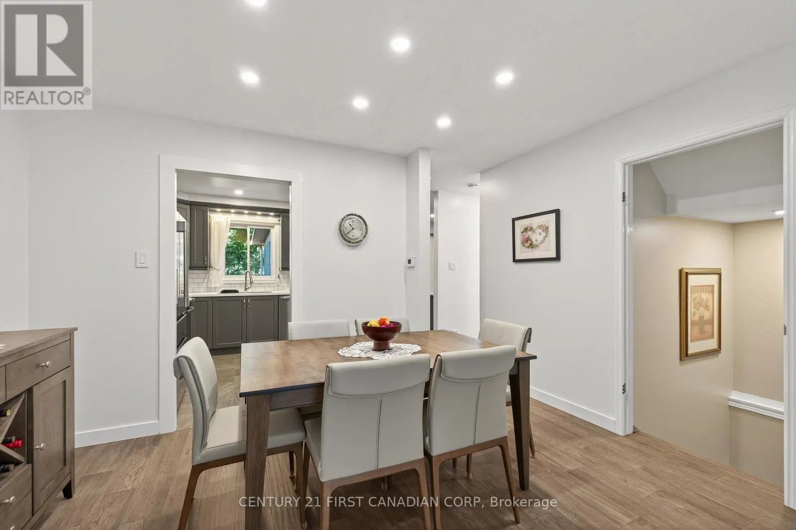 24 MOREAU CRESCENT