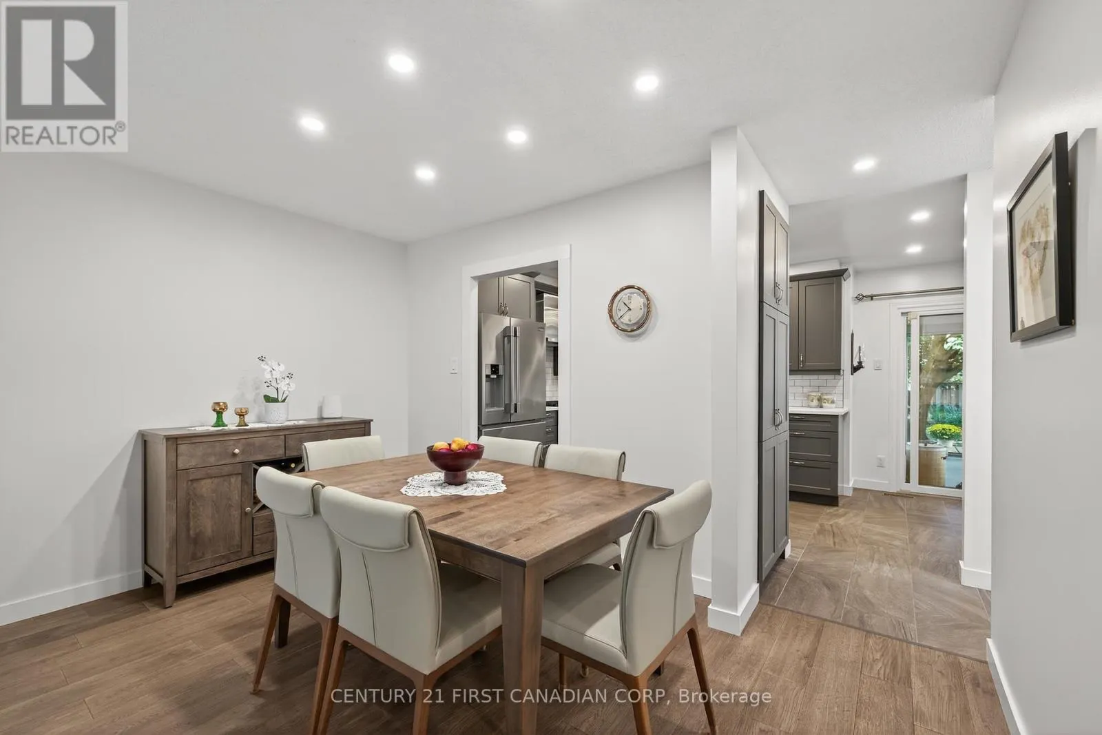 24 MOREAU CRESCENT