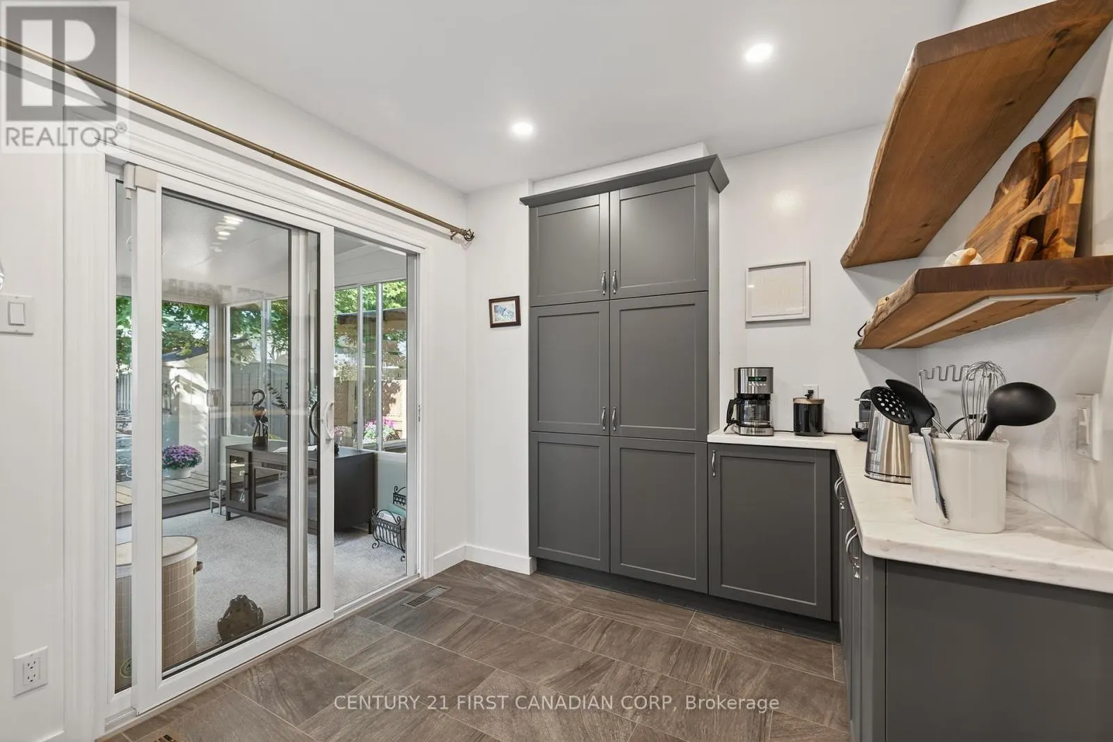 24 MOREAU CRESCENT