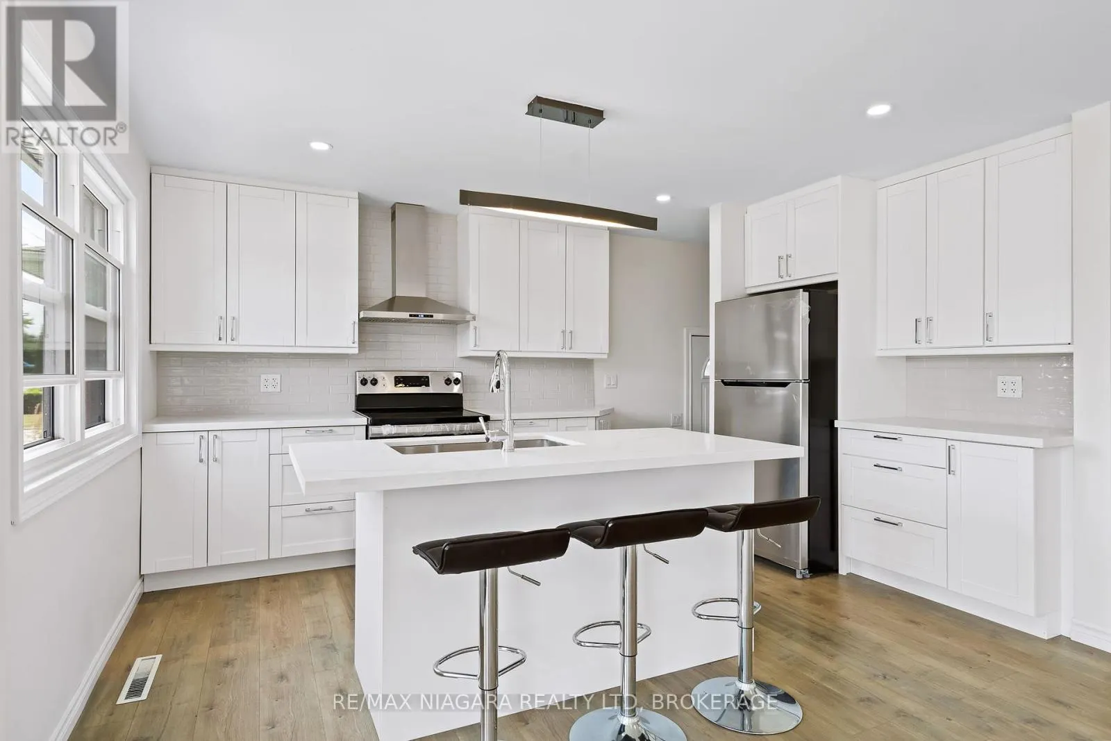 53 COLLIER ROAD S
