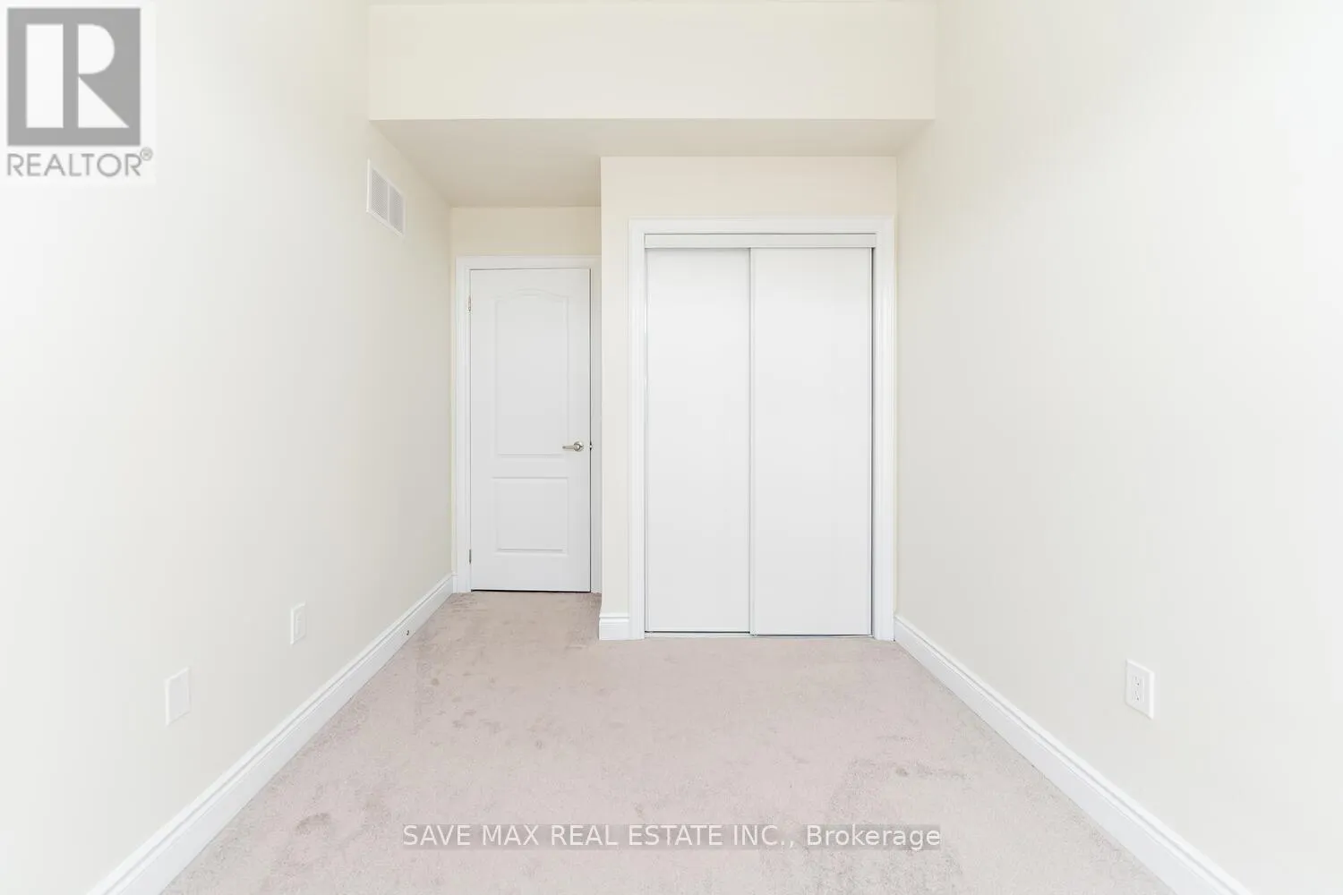 6 AMOS AVENUE