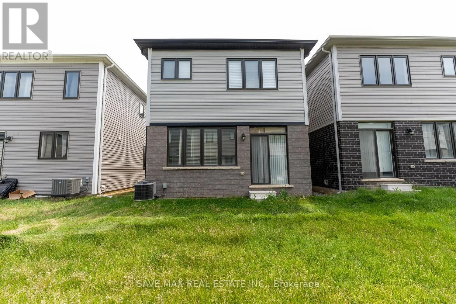 6 AMOS AVENUE